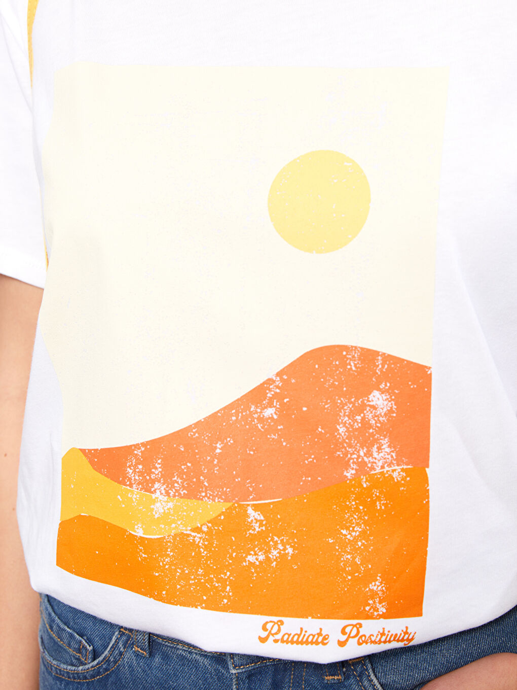 Beyaz Bisiklet Yaka Baskılı Kısa Kollu Pamuklu Kadın Tişört-4