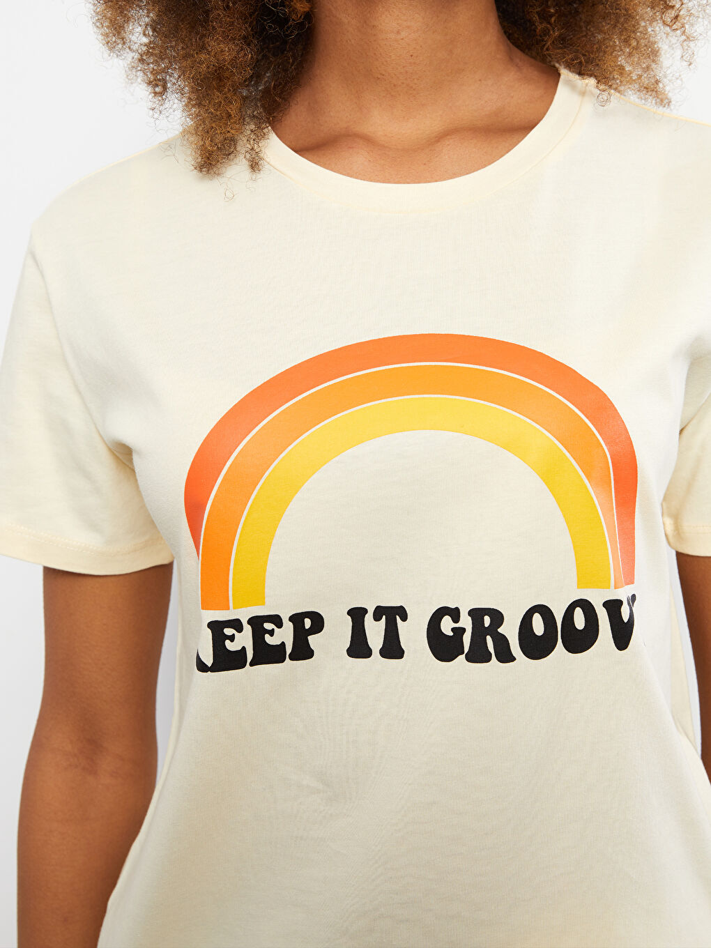 Bej Bisiklet Yaka Baskılı Kısa Kollu Pamuklu Kadın Tişört-4