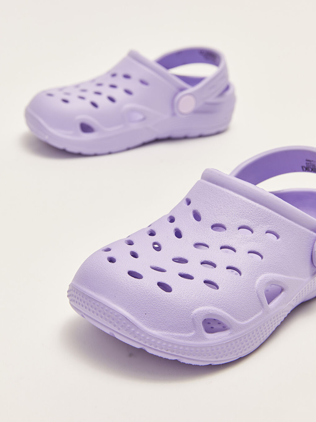 صنادل بنات رضع بنقشة فتحات-5