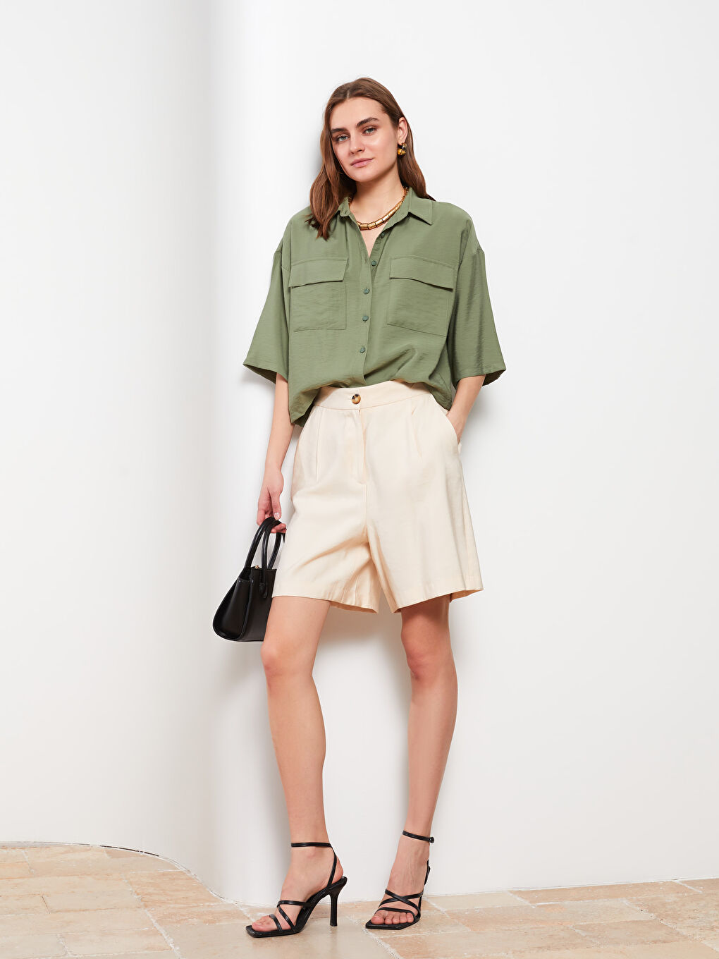 Chemise Femme à Manches Courtes Droite avec Fermeture à Boutons sur le Devant