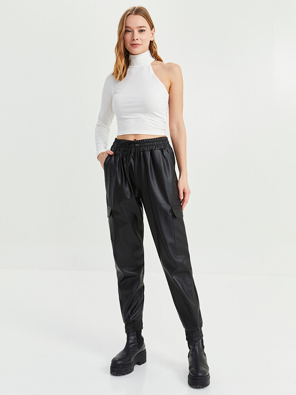 Ekru Yarım Balıkçı Yaka Düz Tek Omuz Detaylı Uzun Kollu Kadın Bluz-2