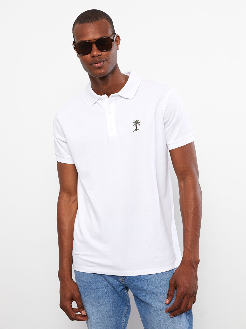 Beyaz Polo Yaka Kısa Kollu Nakışlı Erkek Tişört-1