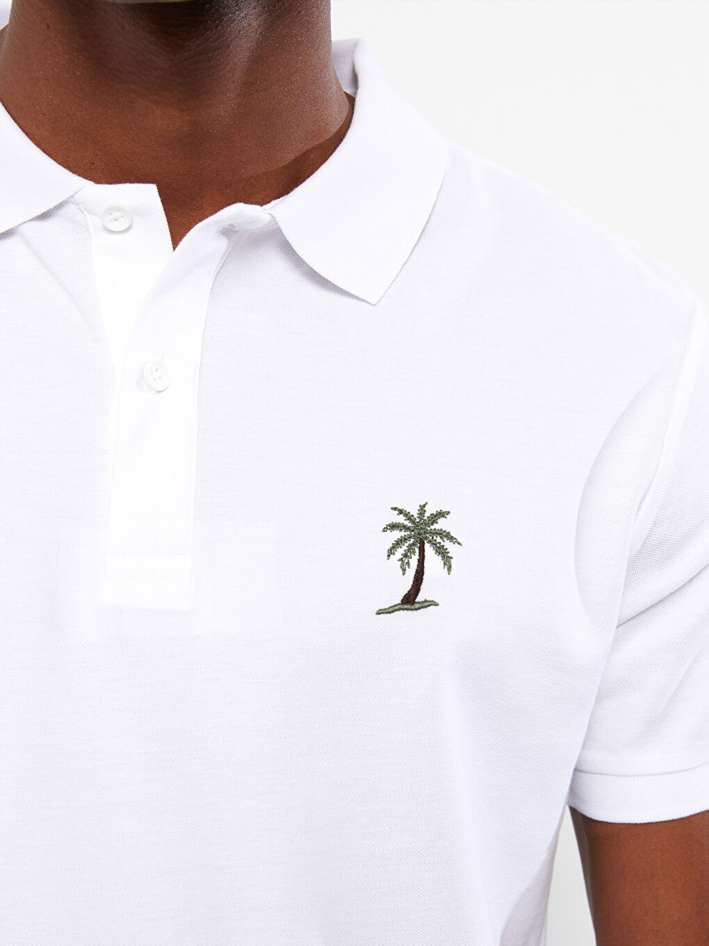 Beyaz Polo Yaka Kısa Kollu Nakışlı Erkek Tişört-2