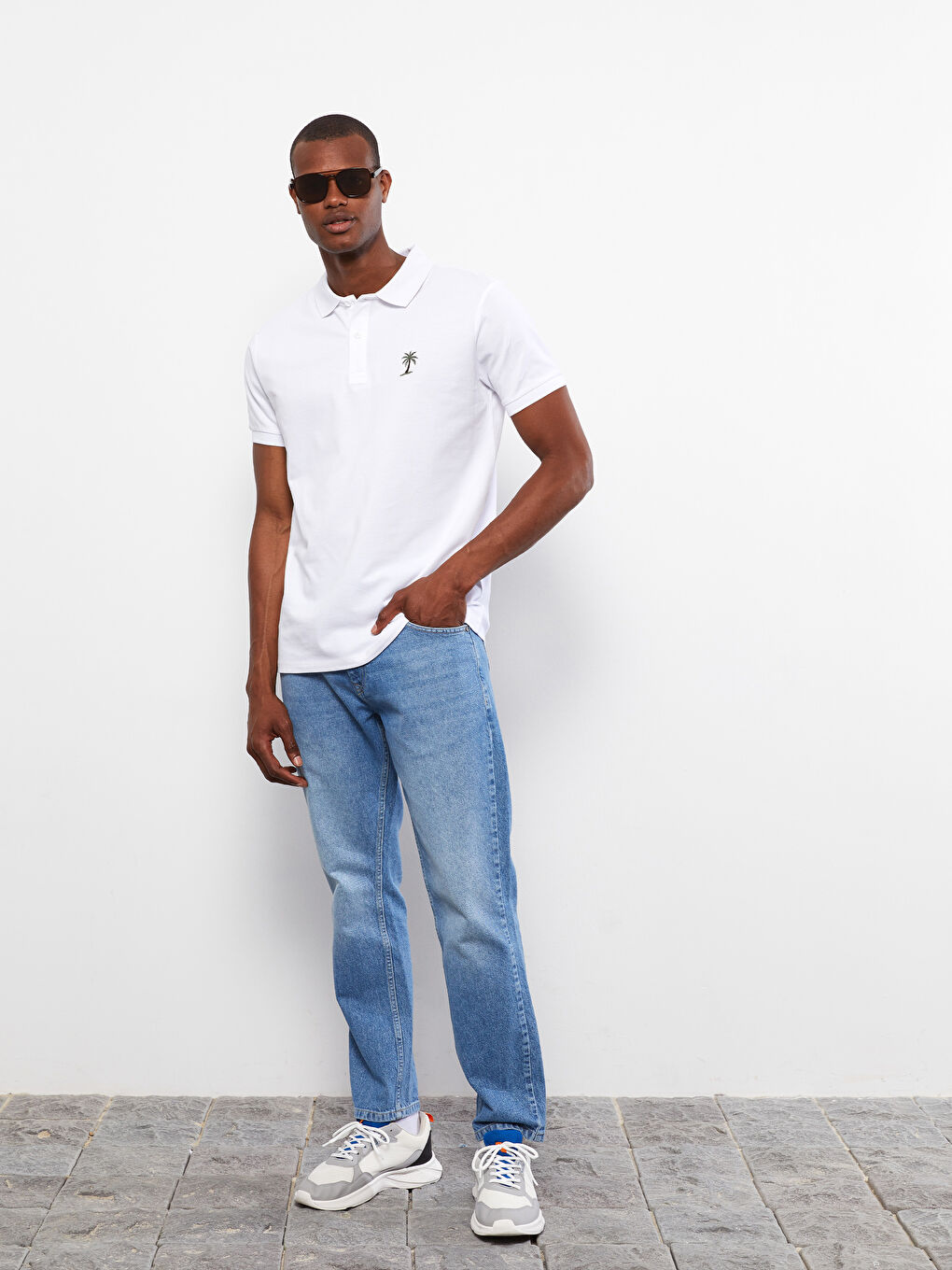 Beyaz Polo Yaka Kısa Kollu Nakışlı Erkek Tişört-3