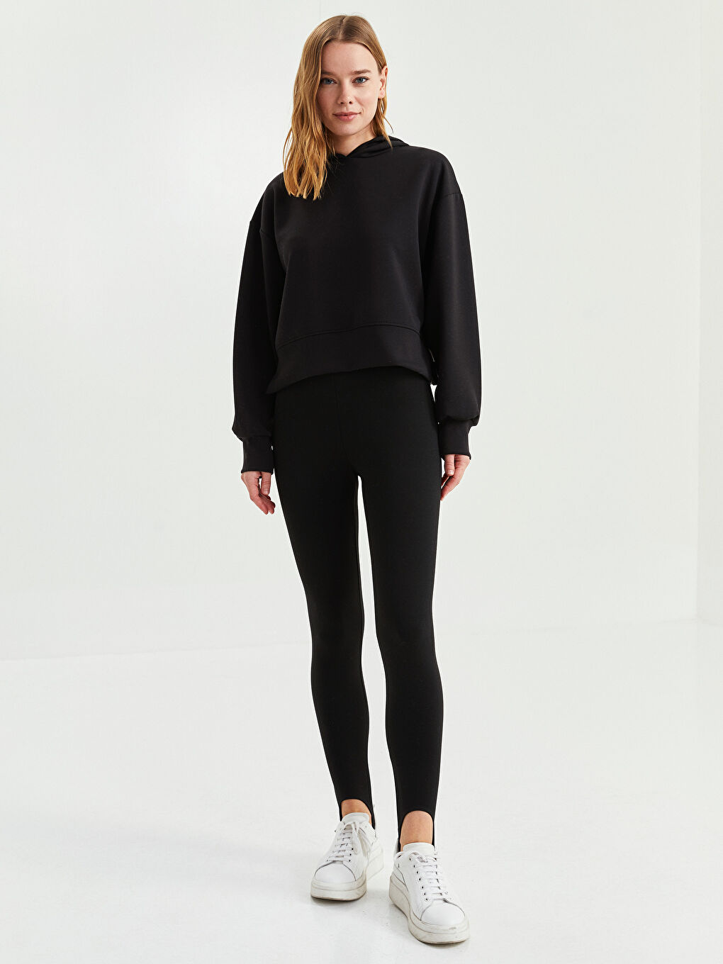 Siyah Kapüşonlu Düz Uzun Kollu Kadın Sweatshirt-2