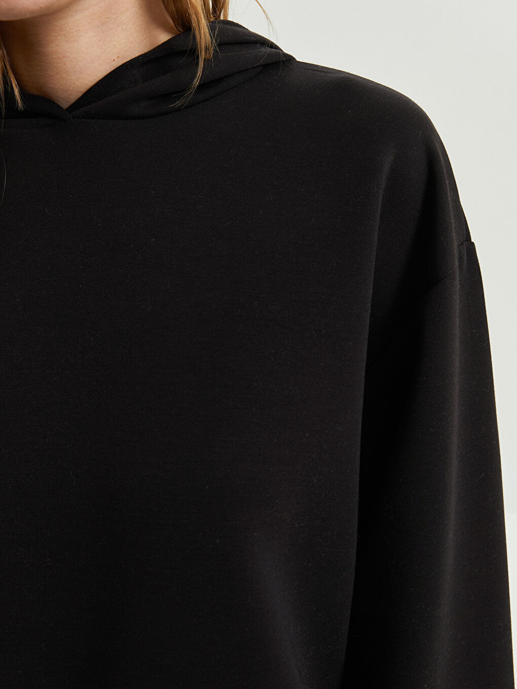 Siyah Kapüşonlu Düz Uzun Kollu Kadın Sweatshirt-3