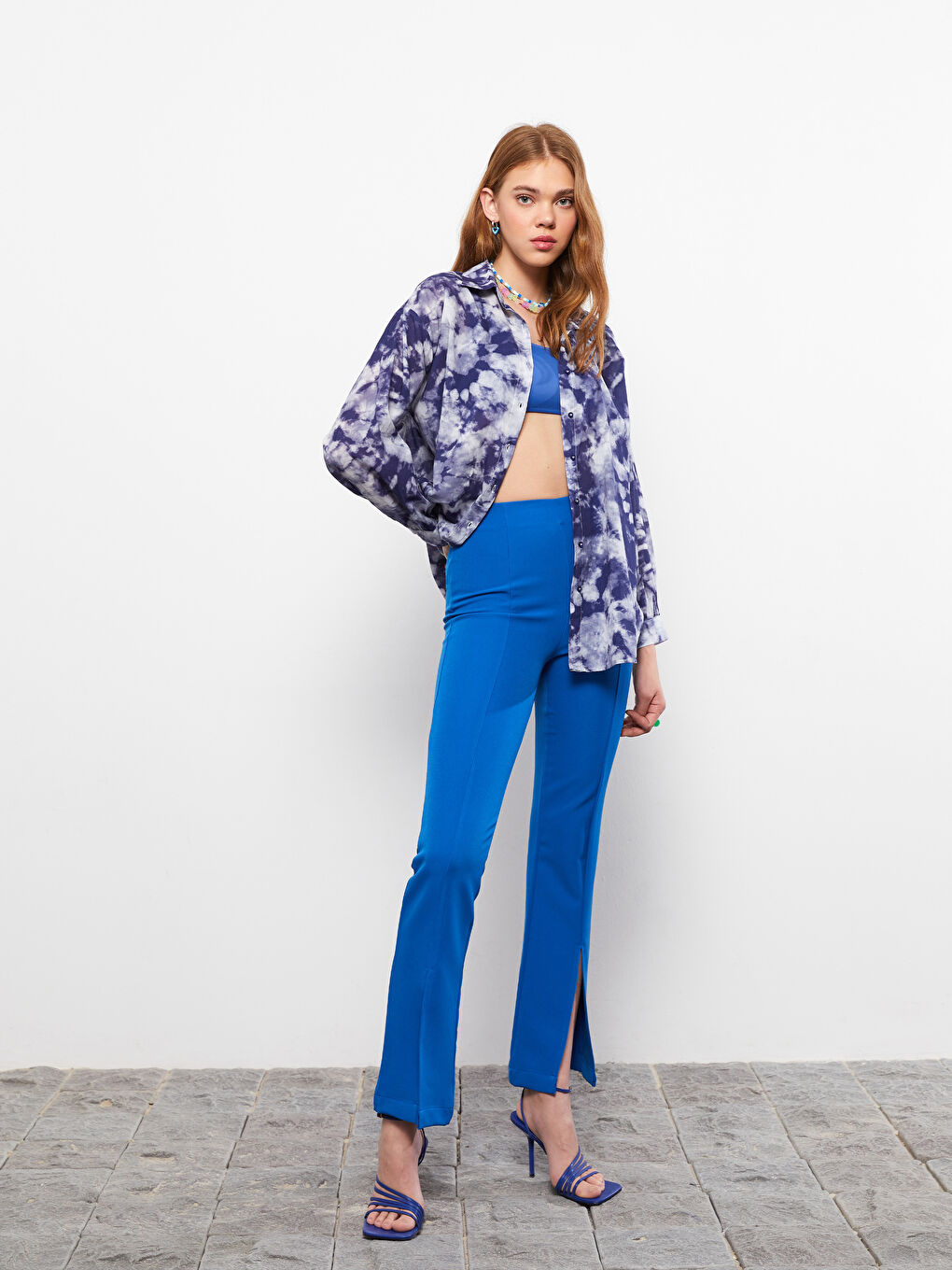 بنطلون للسيدات بخصر بسحاب وقصة ضيقة مستقيمة بتفصيلة شق