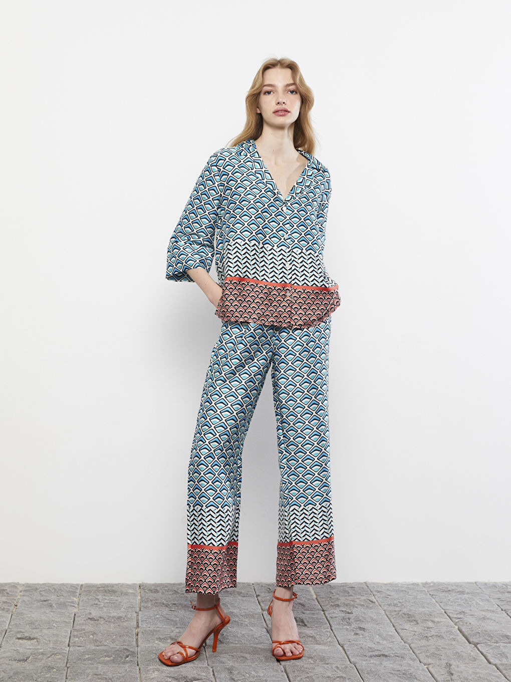 قميص ستان للسيدات بنقشة وإغلاق بأزرار أمامية-2