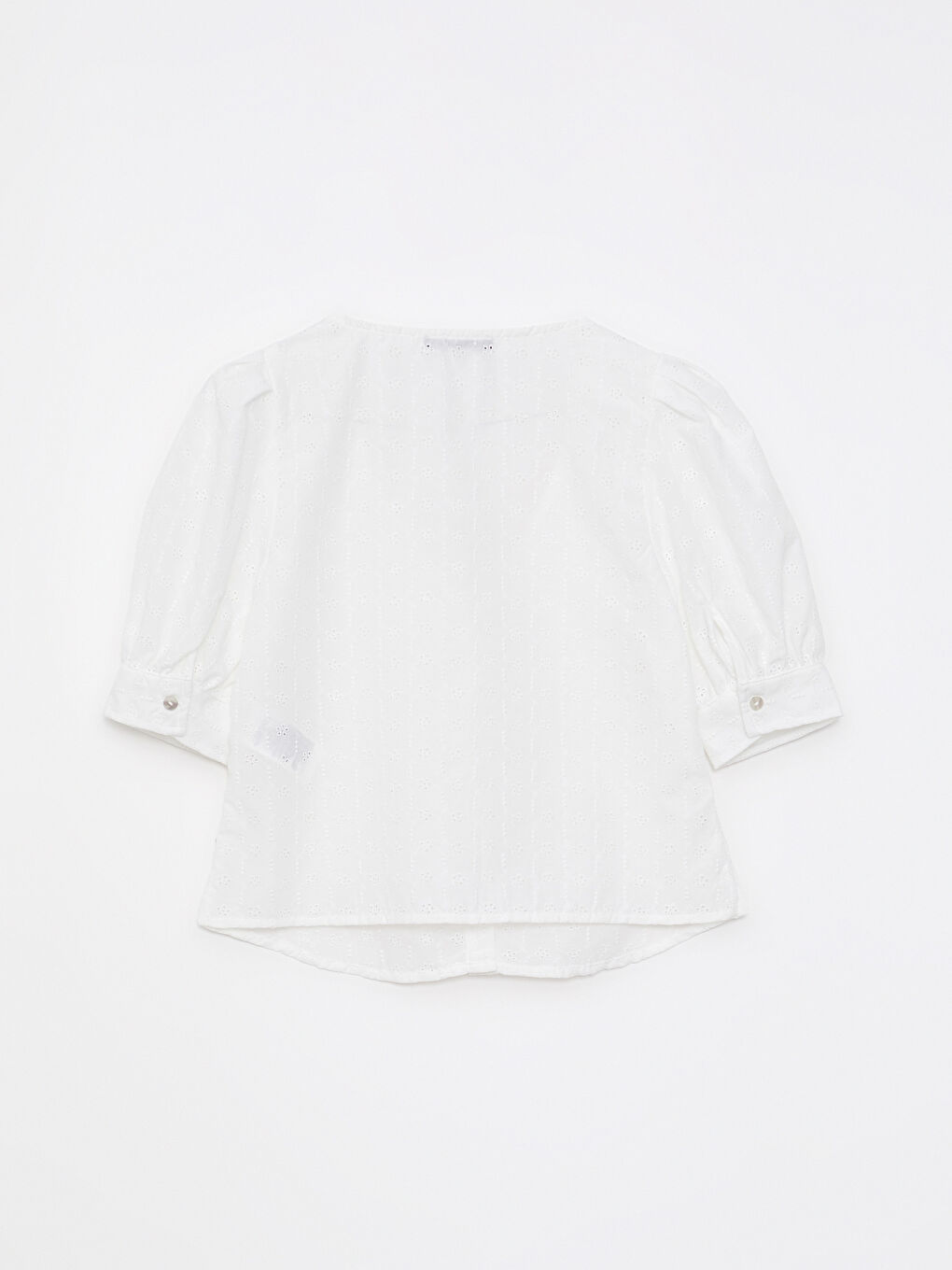 Beyaz V Yaka Nakışlı Kısa Kollu Kadın Bluz-6