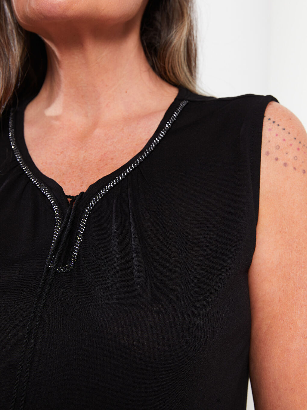 Schleifenkragen Bestickte Ärmellose Viskose Bluse für Damen-3