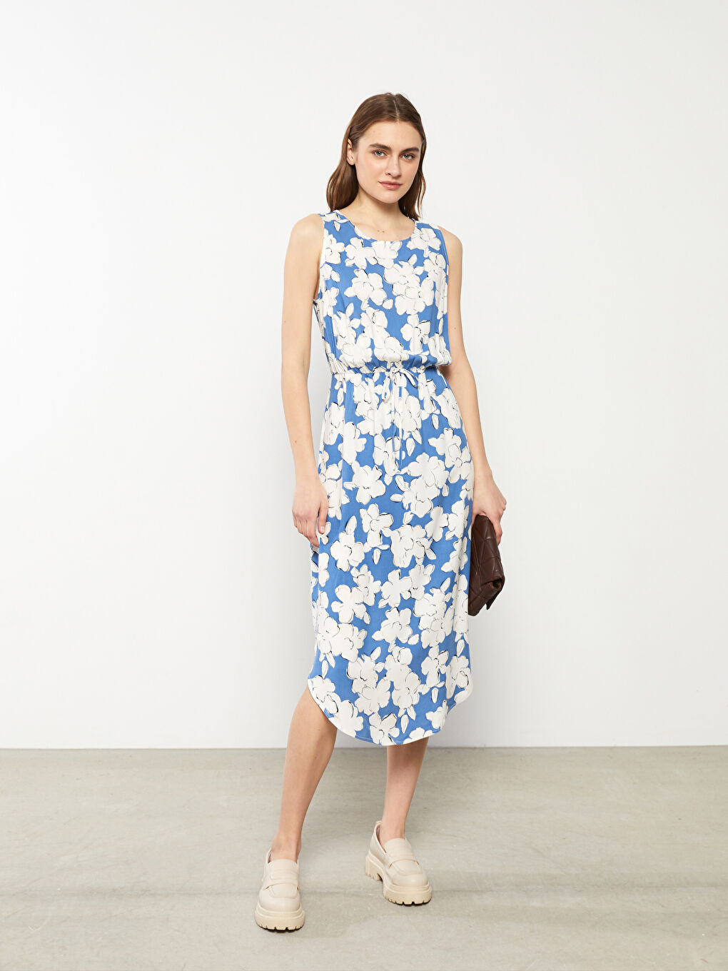 LCWAIKIKI Classic Women's Crew Neck Floral Sleeveless Dress -S2IT32Z8-LQQ