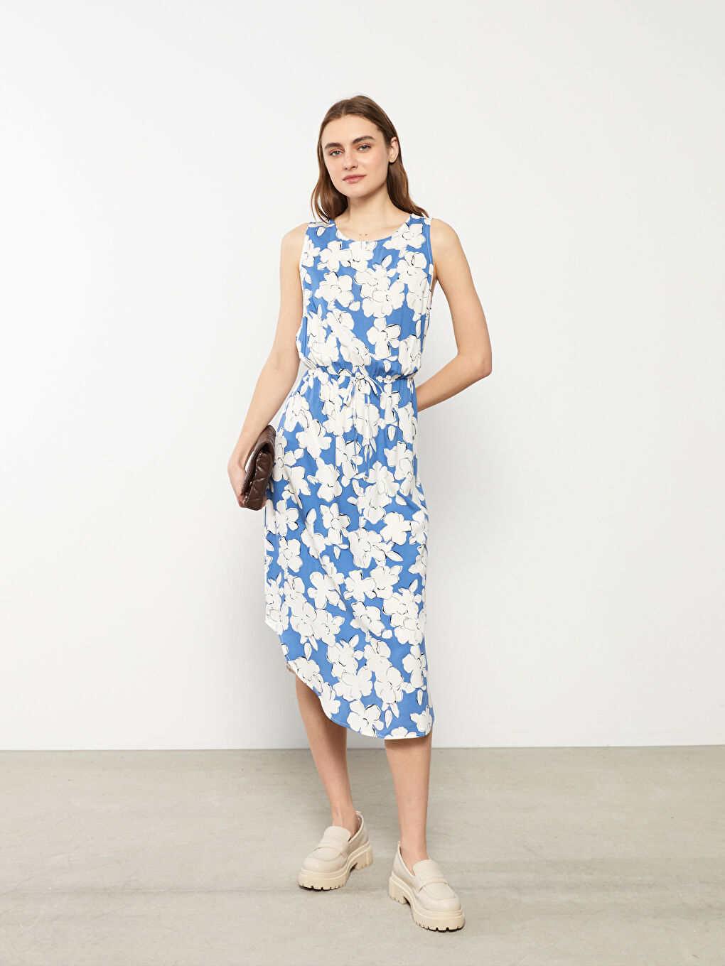 LCWAIKIKI Classic Women's Crew Neck Floral Sleeveless Dress -S2IT32Z8-LQQ