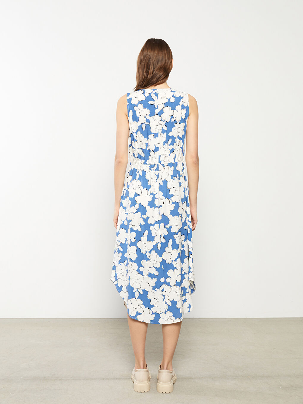 LCWAIKIKI Classic Women's Crew Neck Floral Sleeveless Dress -S2IT32Z8-LQQ