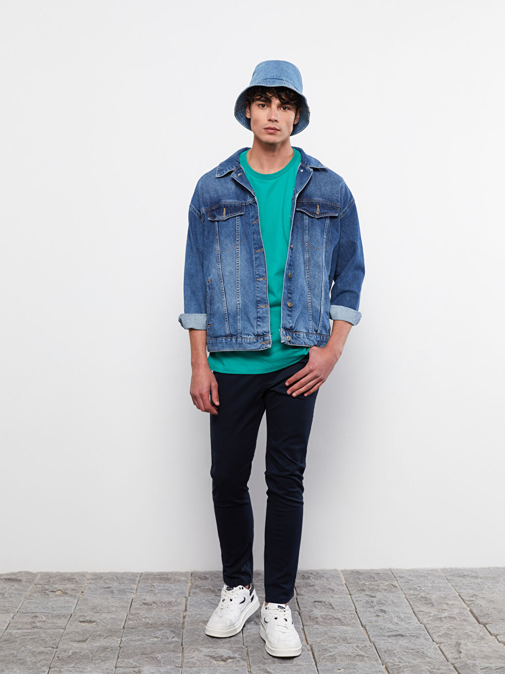 بنطلون رجالي بقصة رفيعة من قماش التويل-1