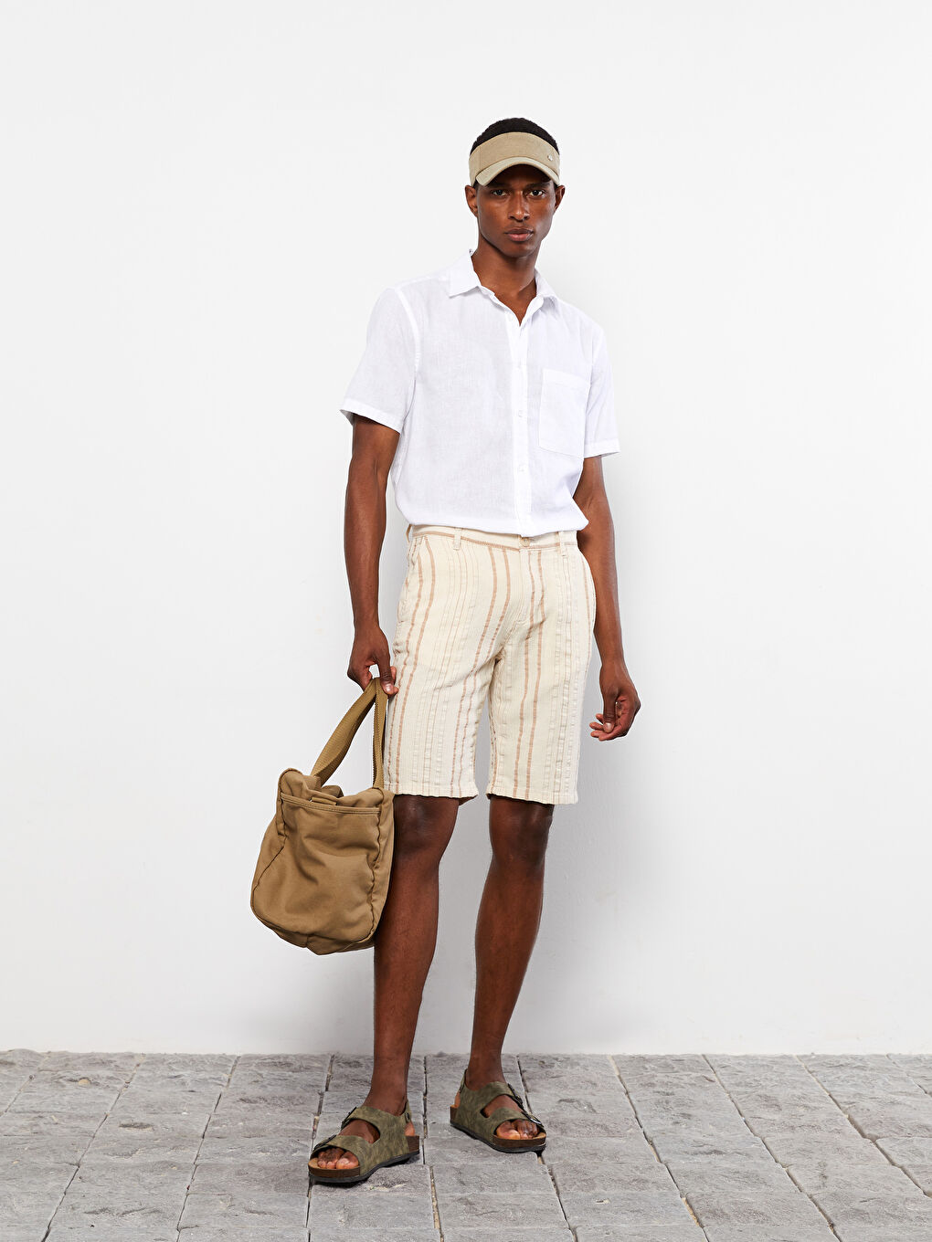 Bej Standart Kalıp Çizgili Erkek Şort-1