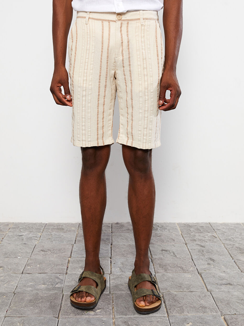 Bej Standart Kalıp Çizgili Erkek Şort-3