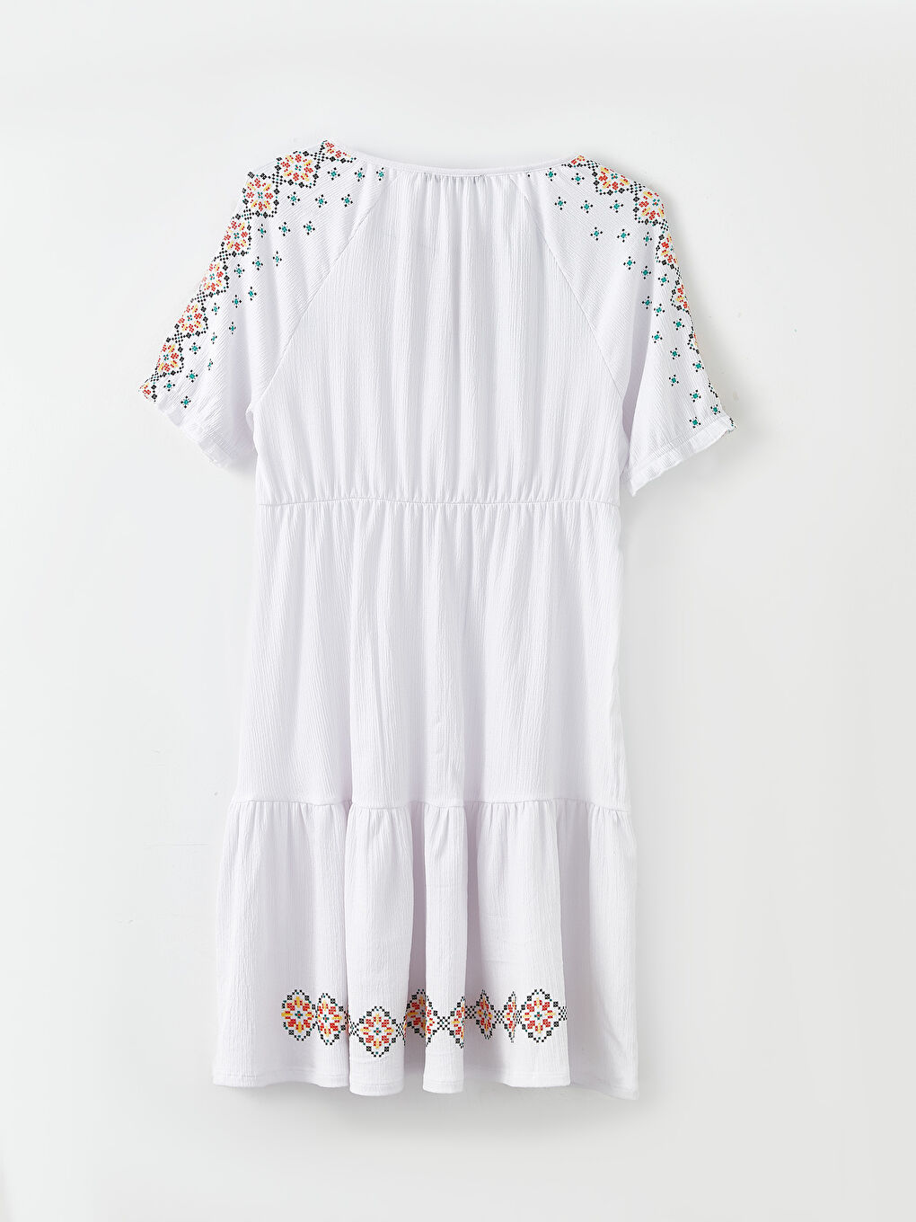 Beyaz Bağlamalı Yaka Nakışlı Kısa Kollu Krinkle Hamile Elbise-6