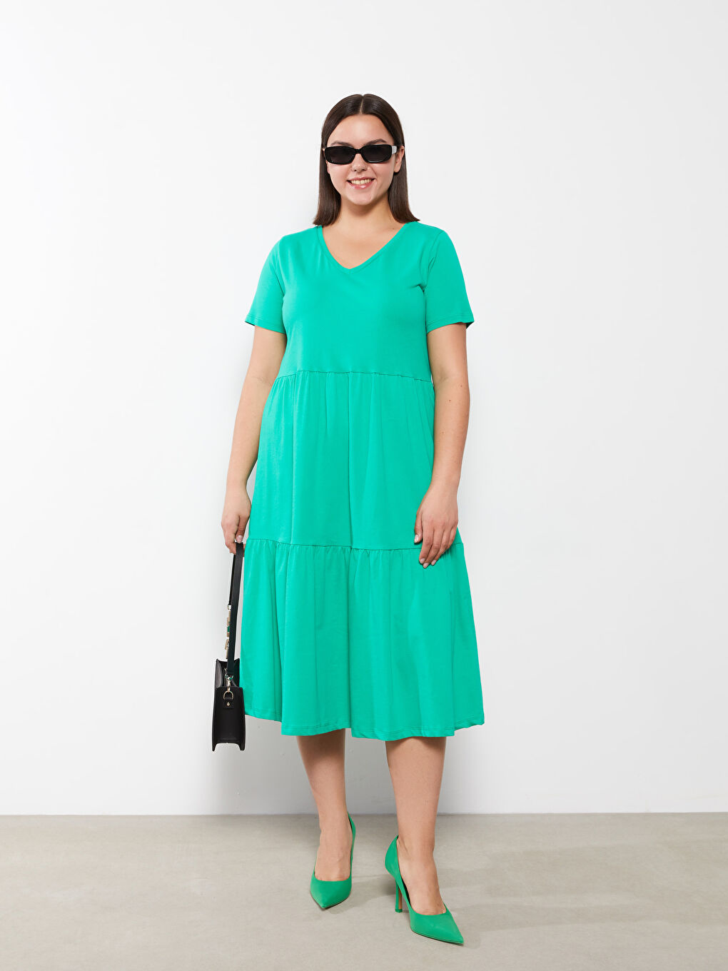 Yeşil Büyük Beden V Yaka Düz Kısa Kollu Pamuklu Kadın Elbise