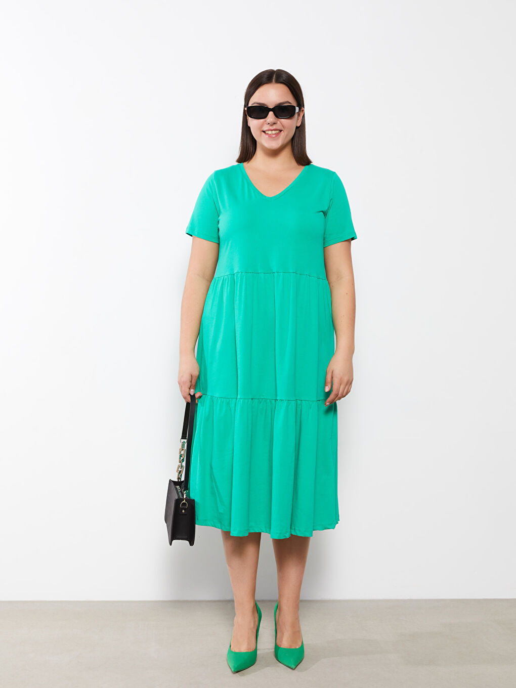 Yeşil Büyük Beden V Yaka Düz Kısa Kollu Pamuklu Kadın Elbise-1