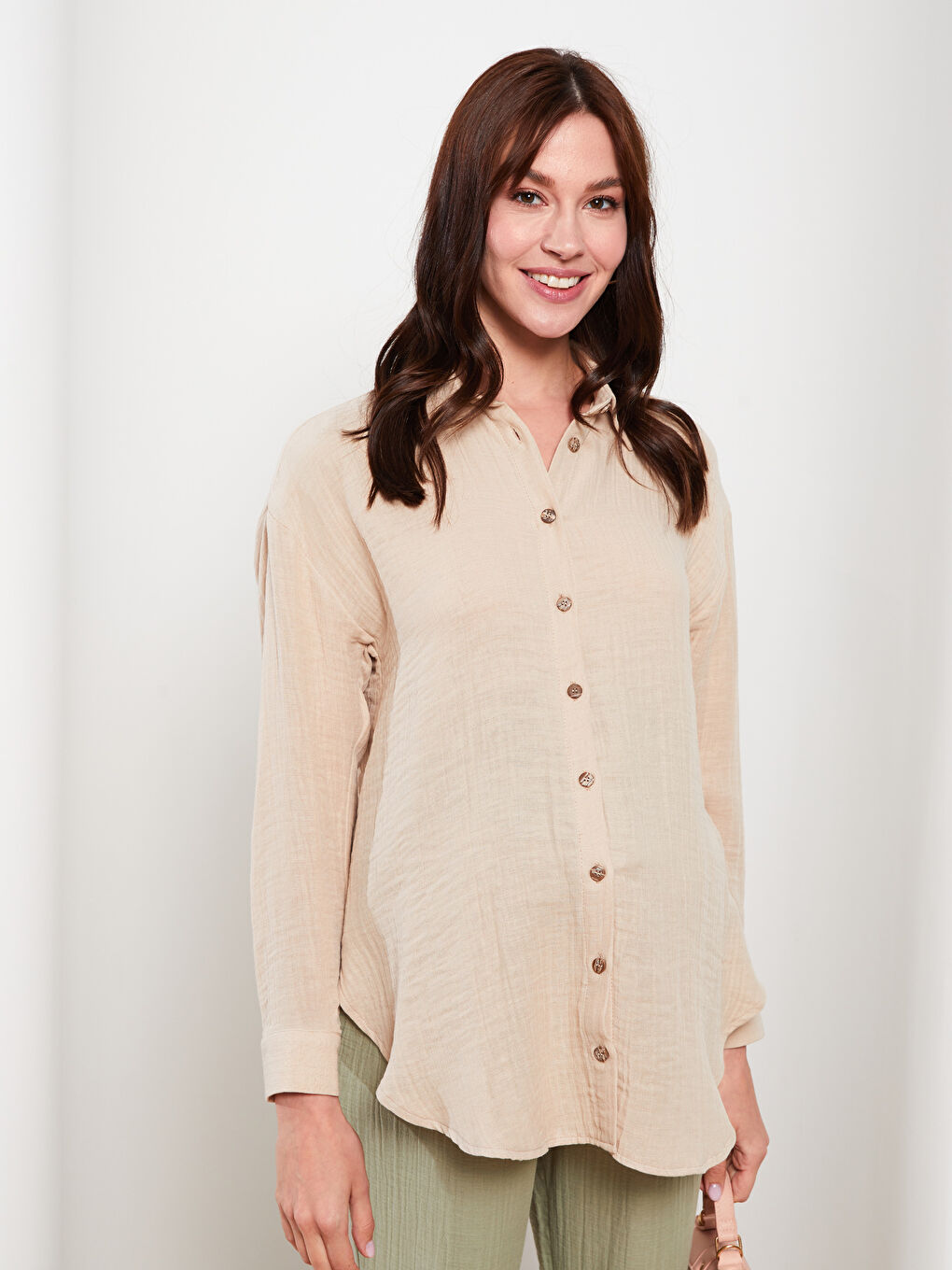 Bej Önden Düğme Kapamalı Düz Uzun Kollu Müslin Kumaş Hamile Gömlek-1