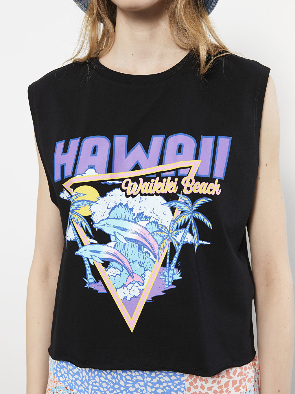 Siyah Bisiklet Yaka Baskılı Kadın Crop-3