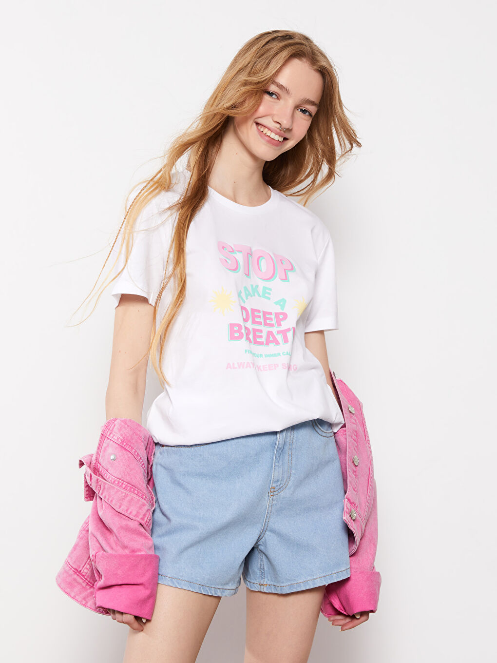 Beyaz Bisiklet Yaka Baskılı Kısa Kollu Pamuklu Kadın Tişört