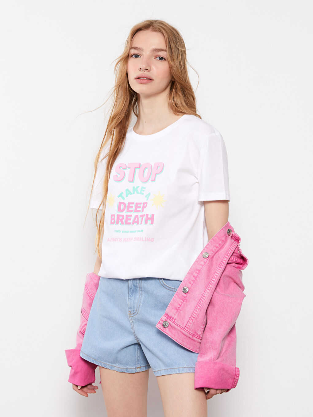 Beyaz Bisiklet Yaka Baskılı Kısa Kollu Pamuklu Kadın Tişört-1