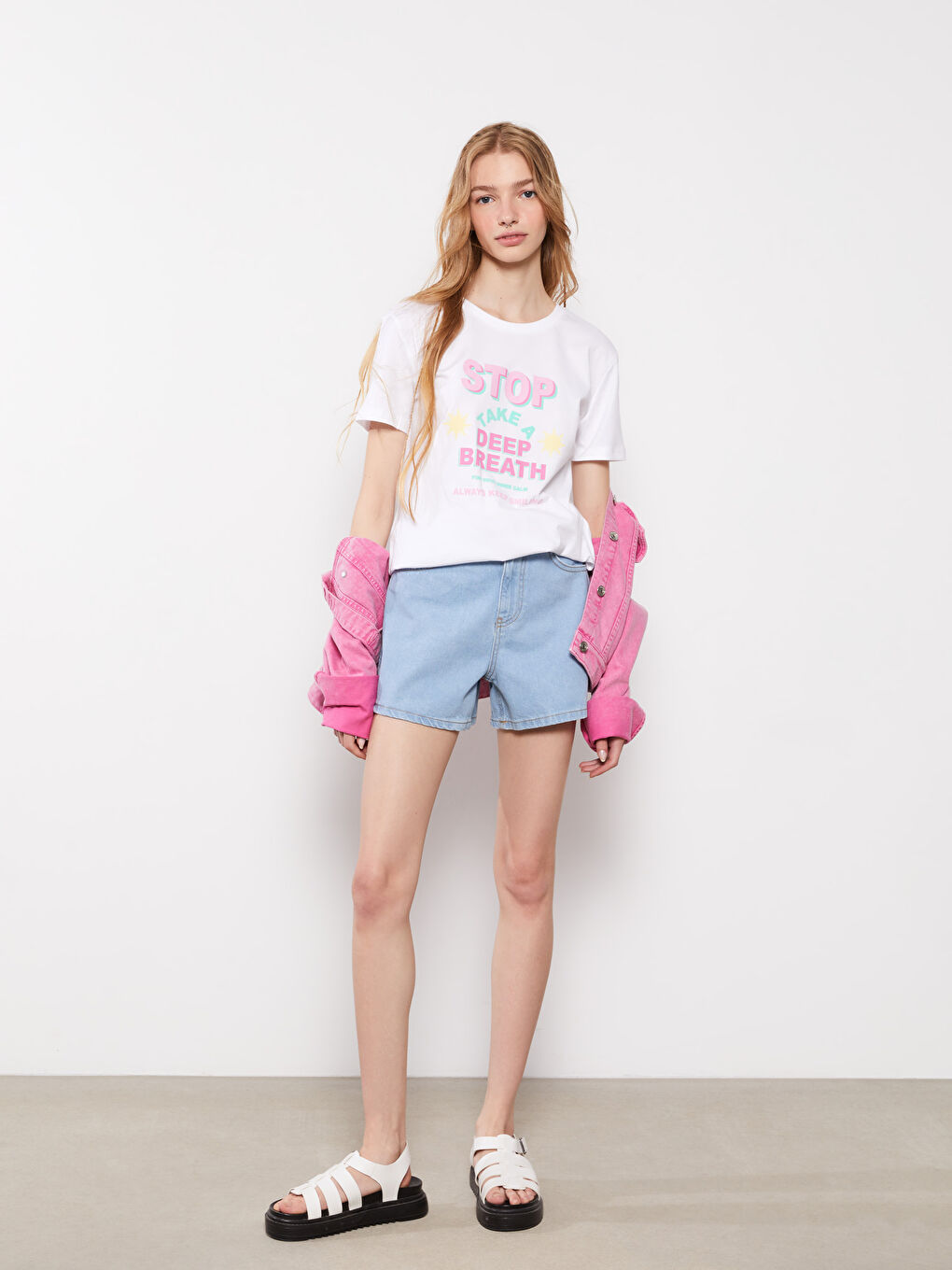 Beyaz Bisiklet Yaka Baskılı Kısa Kollu Pamuklu Kadın Tişört-2