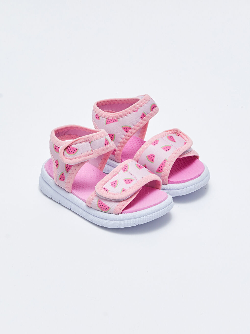 ნაბეჭდი, ჰუკი და ლუპი შესაკრავით, ჩვილის გოგონას სანდლები