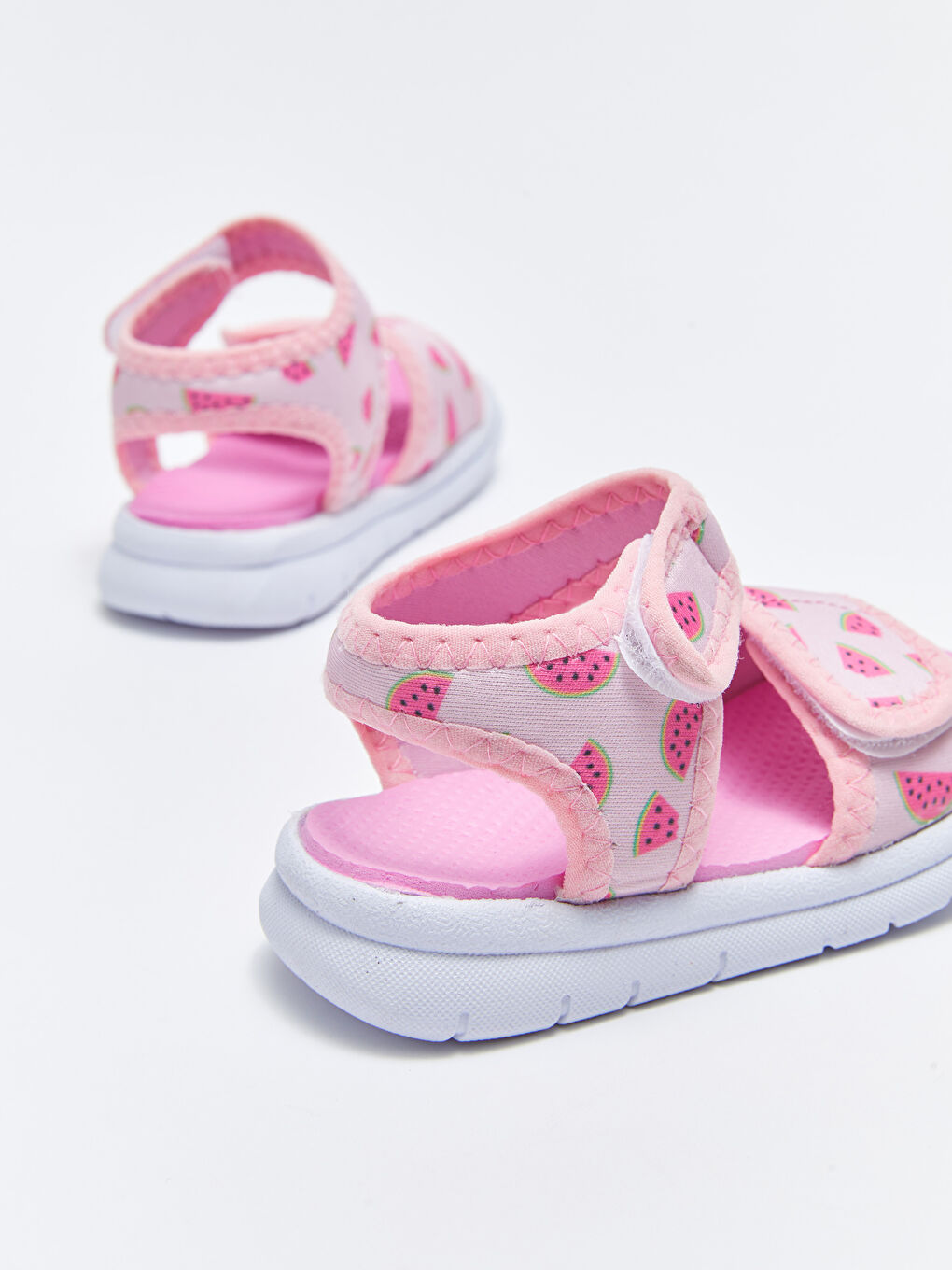 ნაბეჭდი, ჰუკი და ლუპი შესაკრავით, ჩვილის გოგონას სანდლები-4