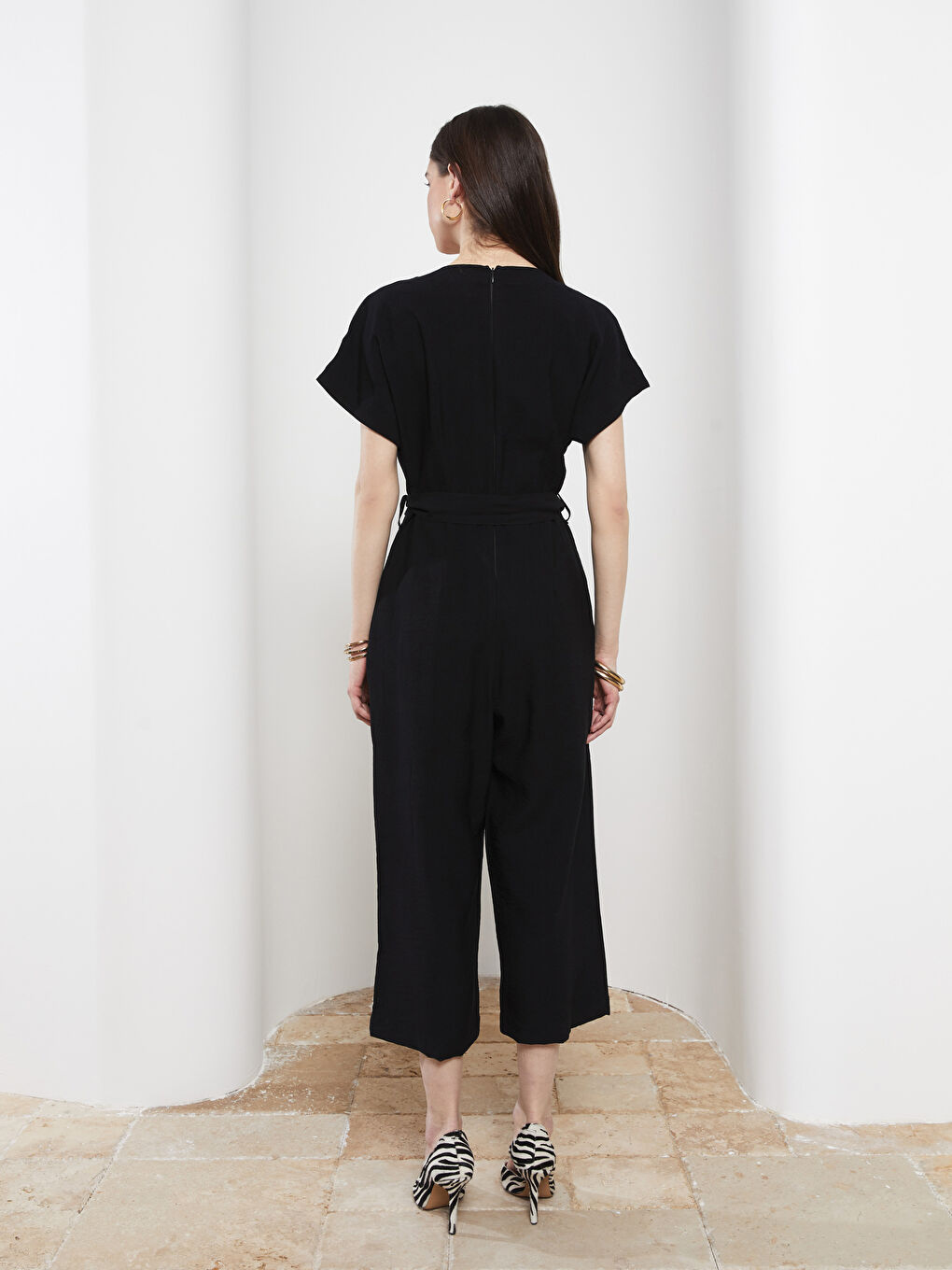 Siyah Kruvaze Yaka Düz Kısa Kollu Kadın Tulum-4