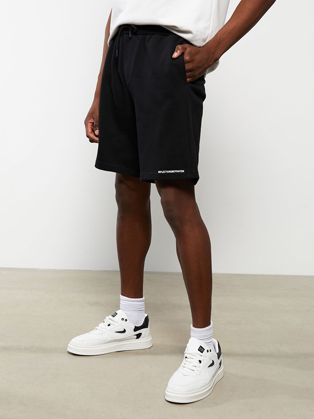 Siyah Standart Kalıp Erkek Şort-3