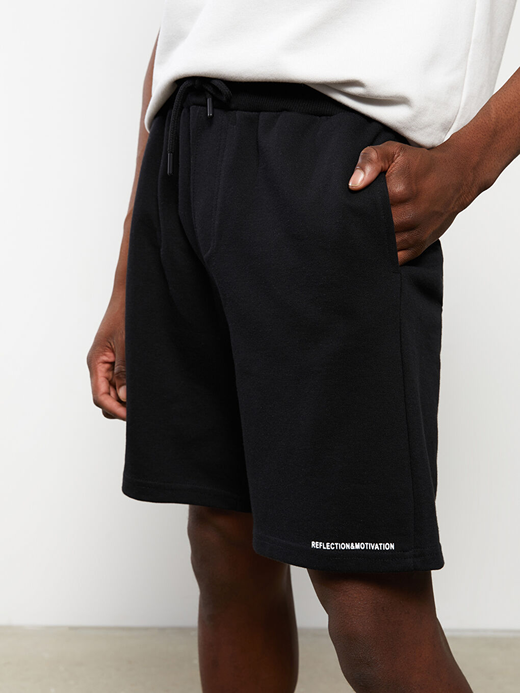 Siyah Standart Kalıp Erkek Şort-4
