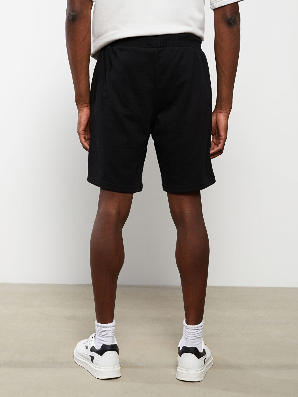Siyah Standart Kalıp Erkek Şort-5