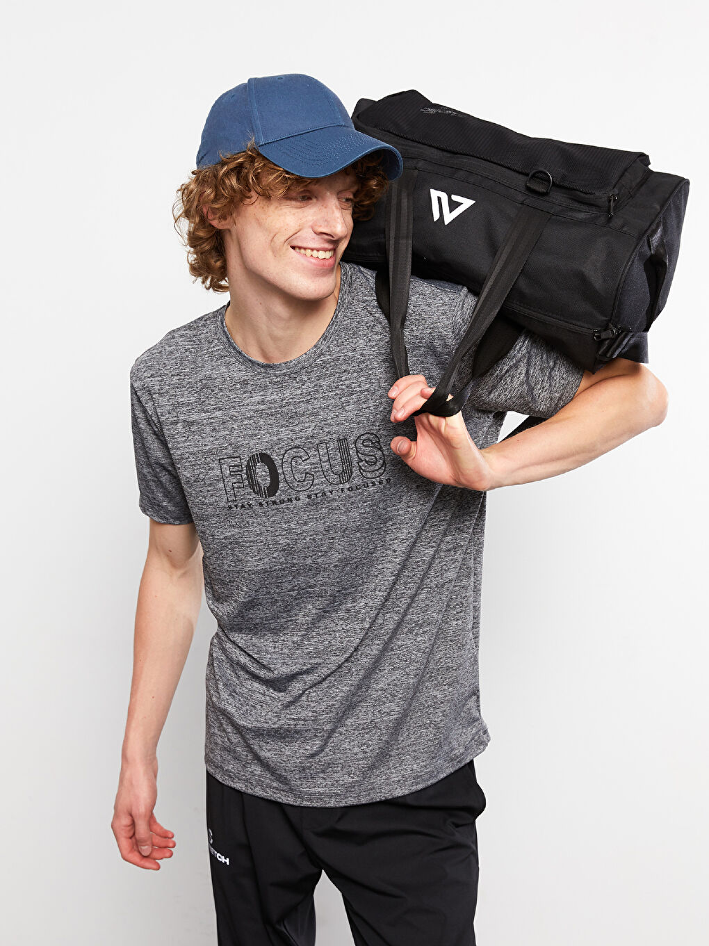 Gri Bisiklet Yaka Kısa Kollu Baskılı Erkek Tişört-2