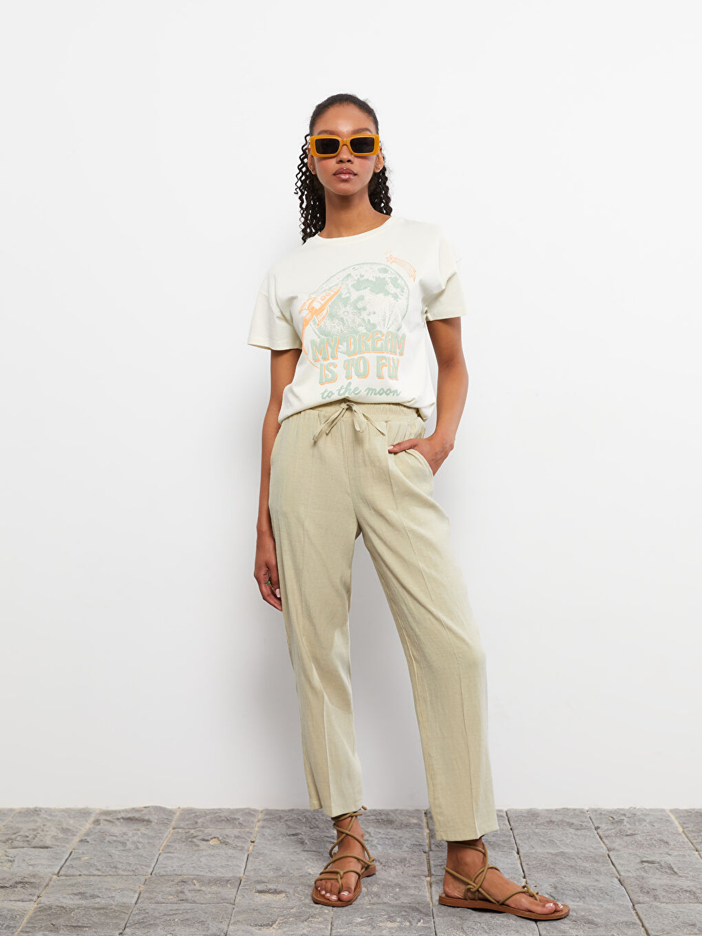 Elastic Waist Comfortable Fit Straight Pocket Women's Trousers Detailed