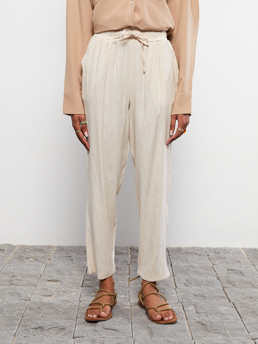 Elastic Waist Comfortable Fit Straight Pocket Women's Trousers Detailed-3