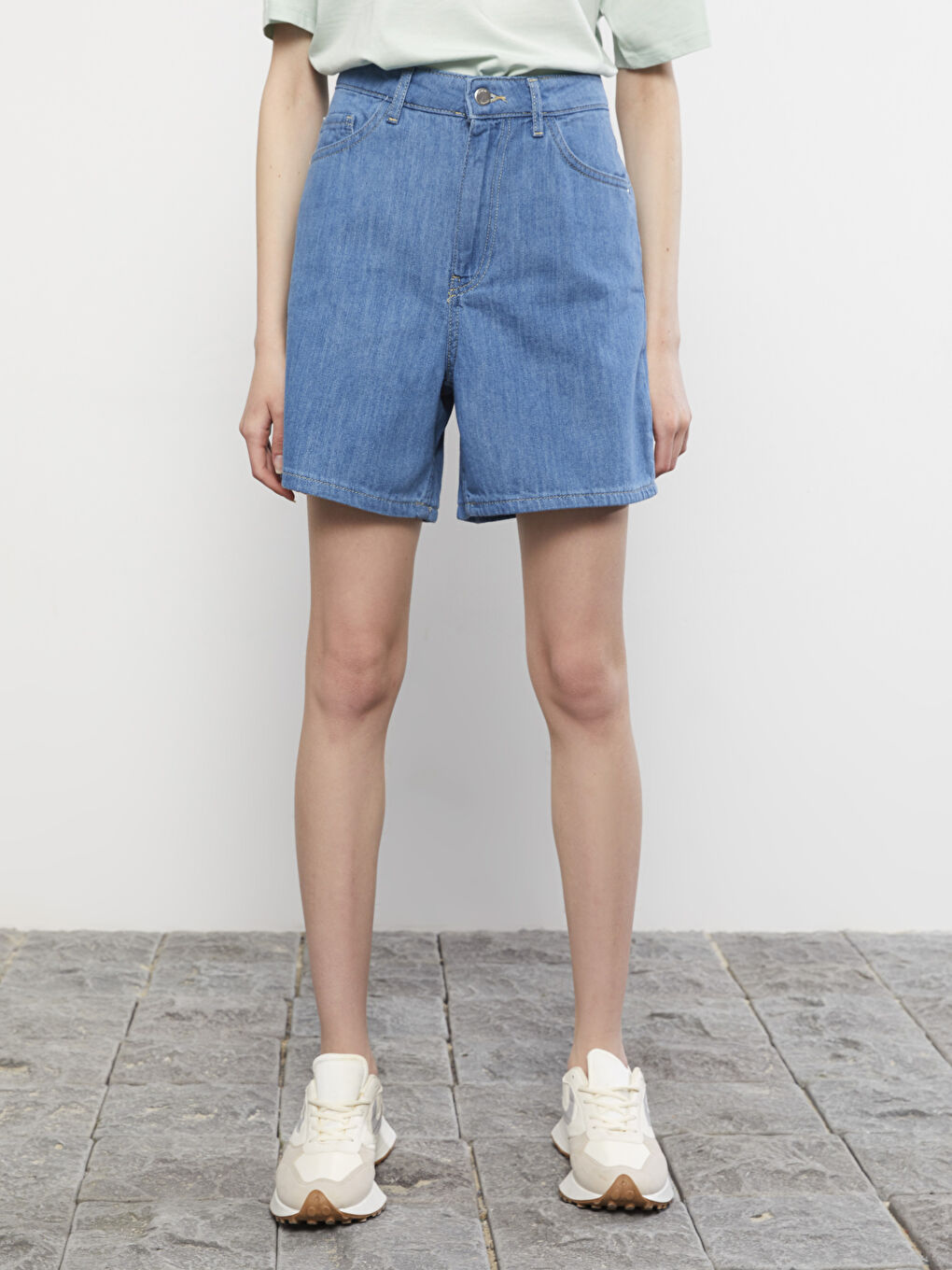 شورت جينز روديو بتفاصيل جيب مستقيم بقصة عادية للسيدات-2