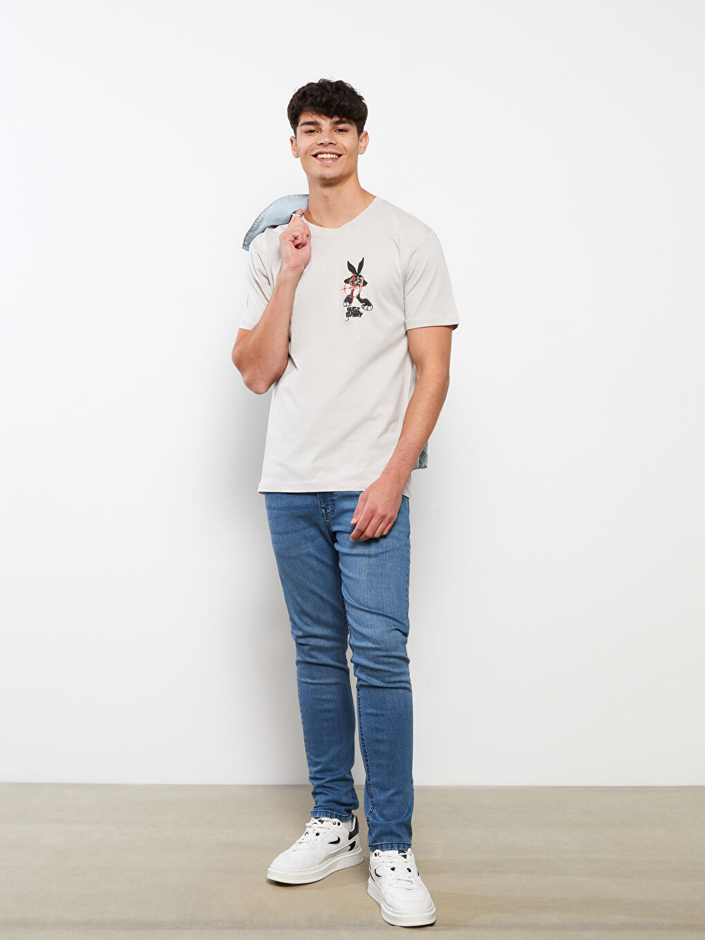 Bej Bisiklet Yaka Kısa Kollu Bugs Bunny Baskılı Penye Erkek Tişört
