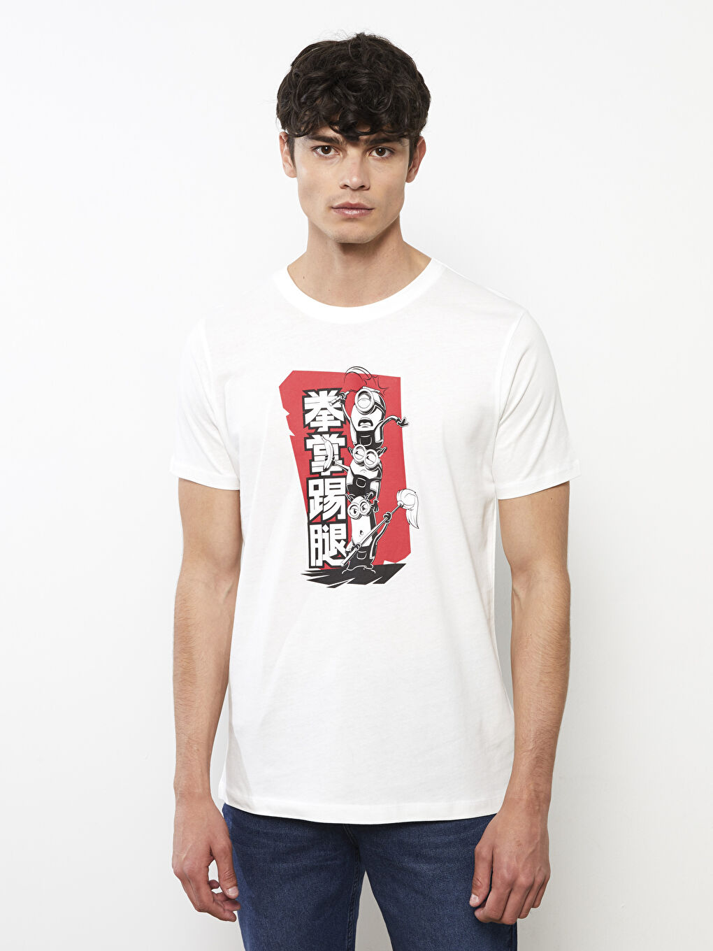 Beyaz Bisiklet Yaka Kısa Kollu Minions Baskılı Penye Erkek Tişört-2