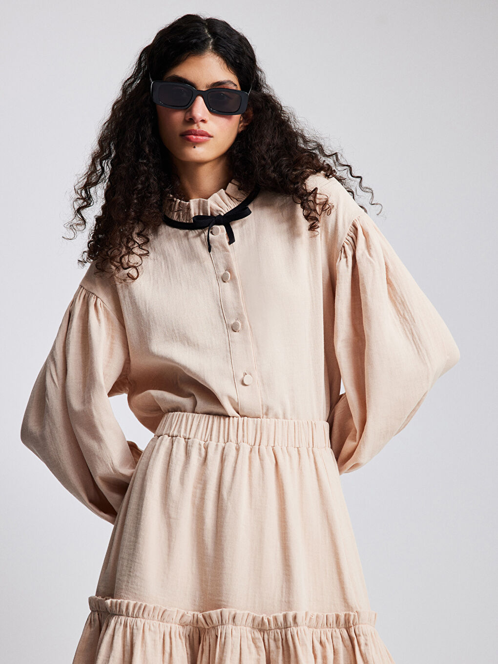 Cămașă de Damă din Muselină Supradimensionată cu Guler Înalt Volănașe și Mâneci Lungi Drepte-1