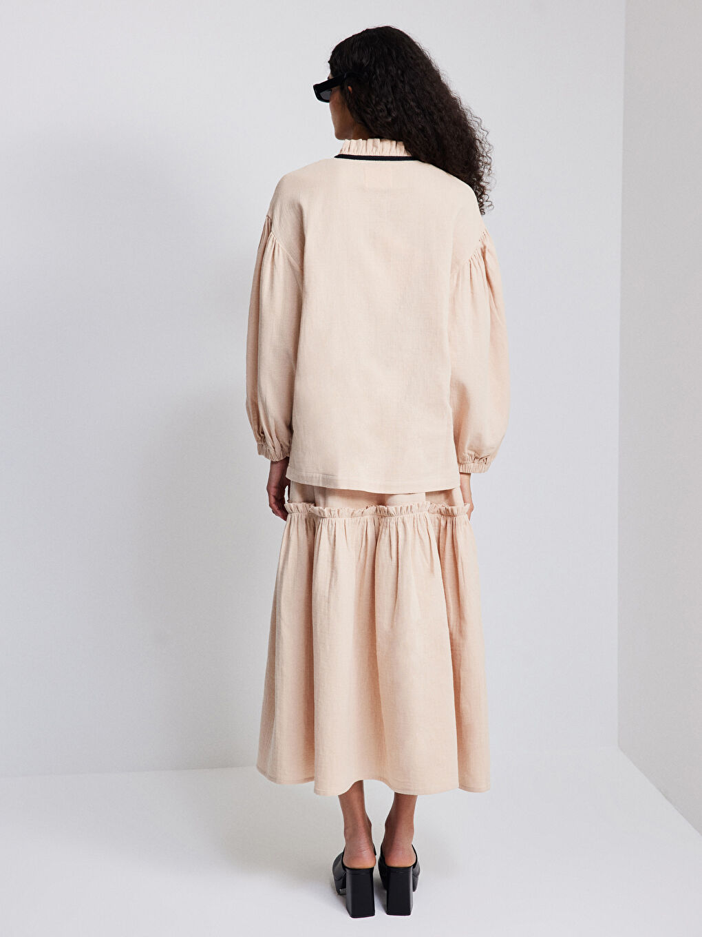 Cămașă de Damă din Muselină Supradimensionată cu Guler Înalt Volănașe și Mâneci Lungi Drepte-4