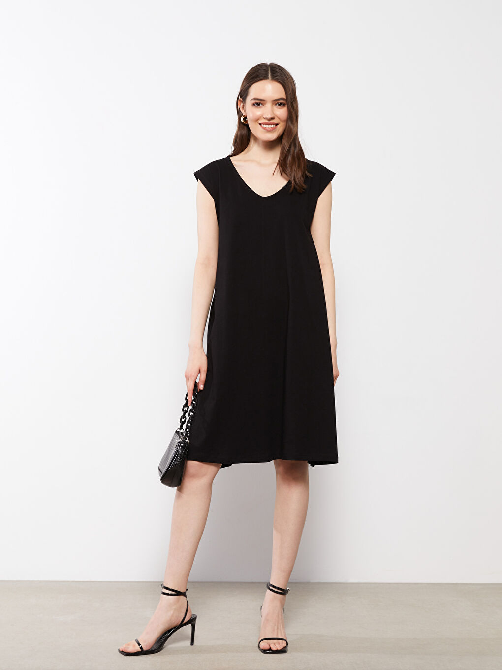 LCWAIKIKI Classic V-Neck Straight Sleeveless Cotton Women's Dress -S2IV91Z8-CVL