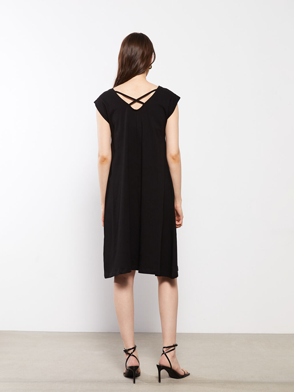 LCWAIKIKI Classic V-Neck Straight Sleeveless Cotton Women's Dress -S2IV91Z8-CVL
