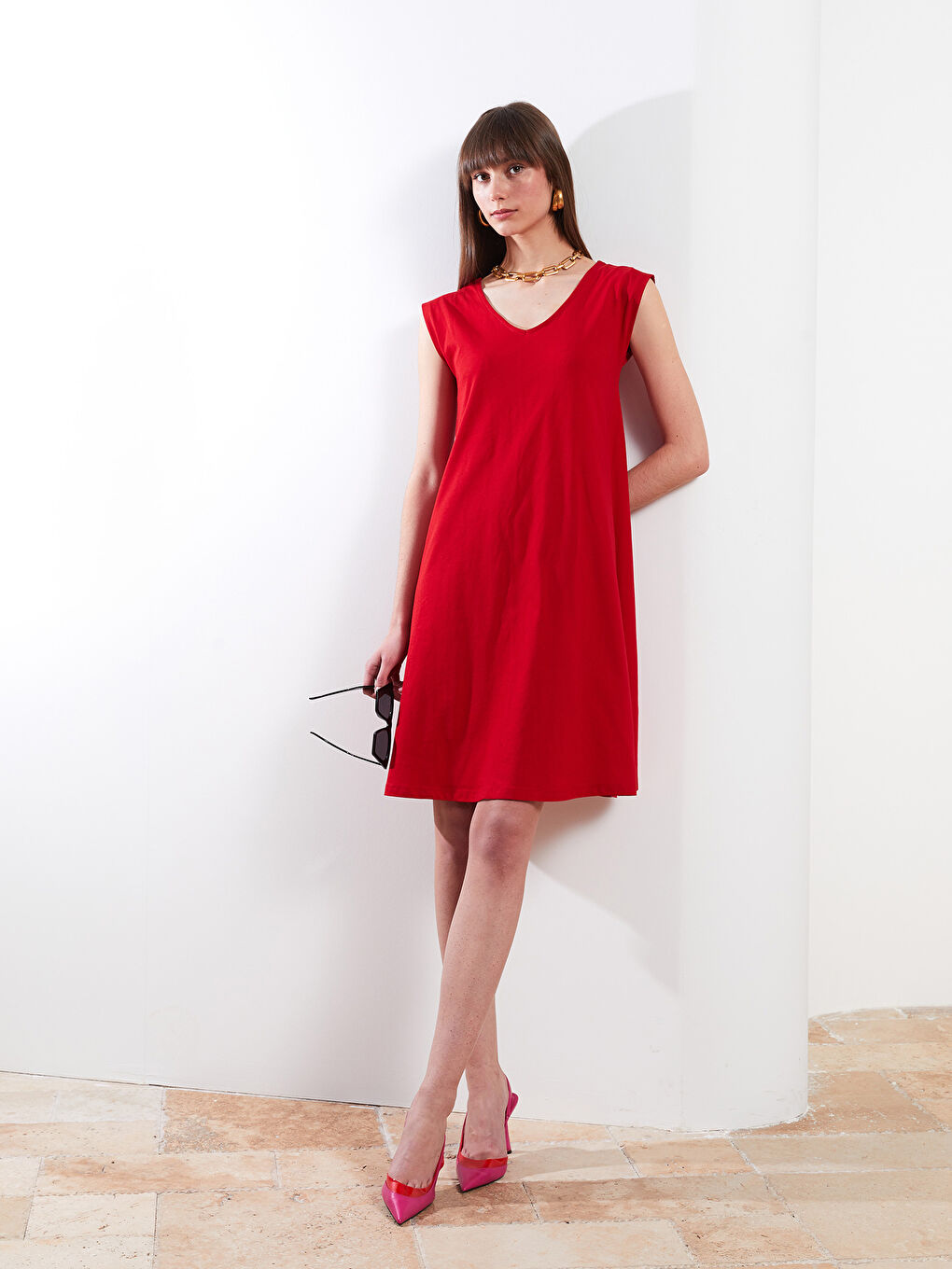 LCWAIKIKI Classic V-Ausschnitt Gerade Ärmelloses Baumwollkleid für Damen -S2IV91Z8-R23