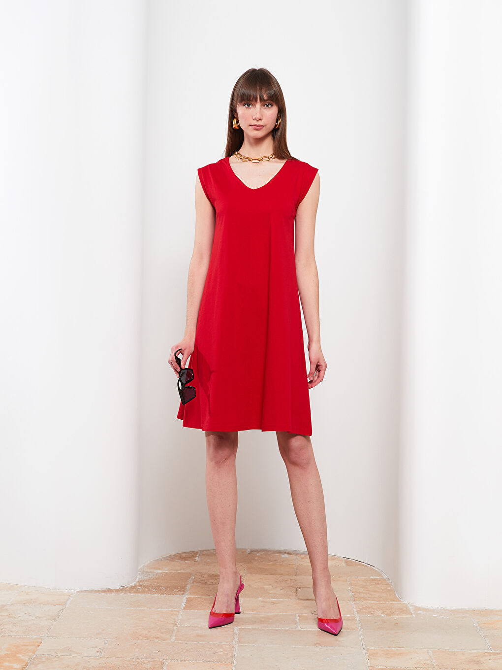 LCWAIKIKI Classic V-Ausschnitt Gerade Ärmelloses Baumwollkleid für Damen -S2IV91Z8-R23