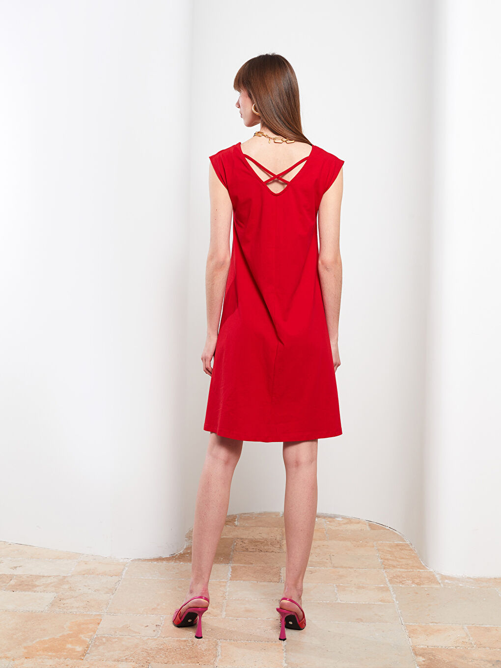 LCWAIKIKI Classic V-Ausschnitt Gerade Ärmelloses Baumwollkleid für Damen -S2IV91Z8-R23