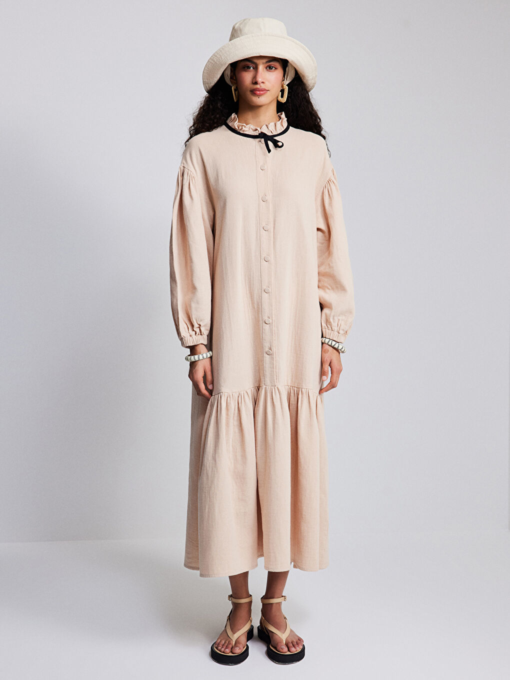 Bej Fırfırlı Dik Yaka Düz Uzun Kollu Kadın Elbise-2