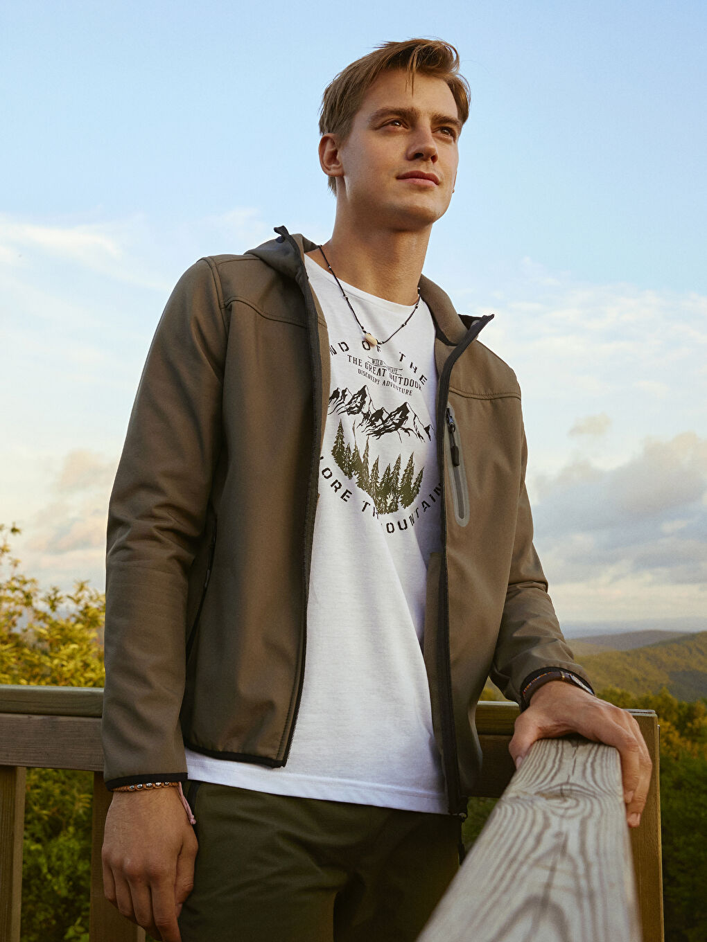 Beyaz Bisiklet Yaka Kısa Kollu Baskılı Erkek Tişört