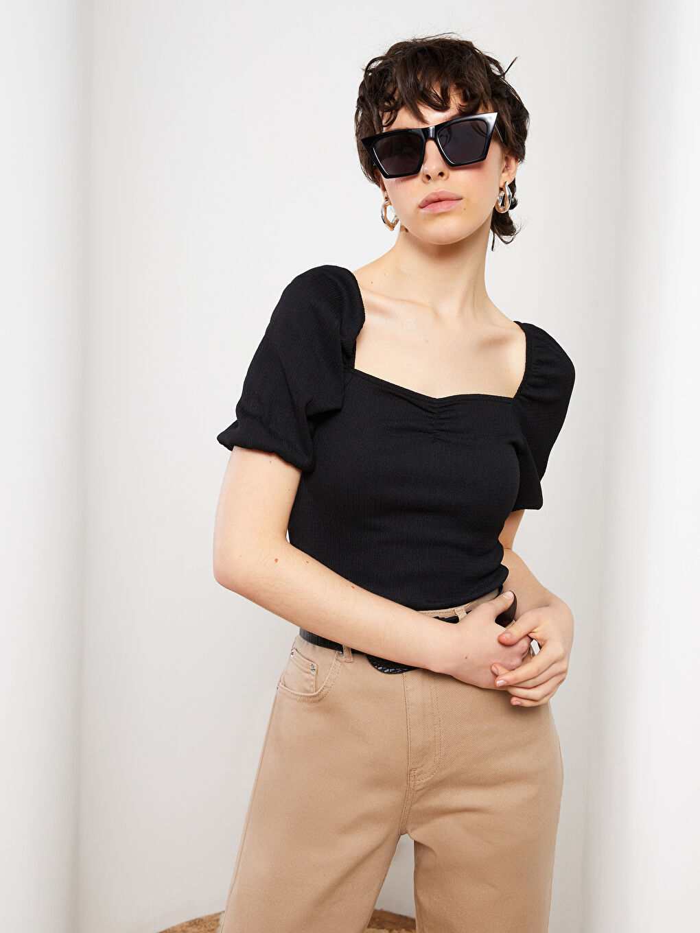 T-shirt pour Femmes à Manches Courtes Uni avec Col Carré-1